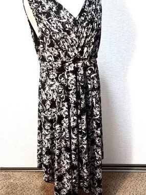 Vera wang Black and White Floral Wrap Dress - Women